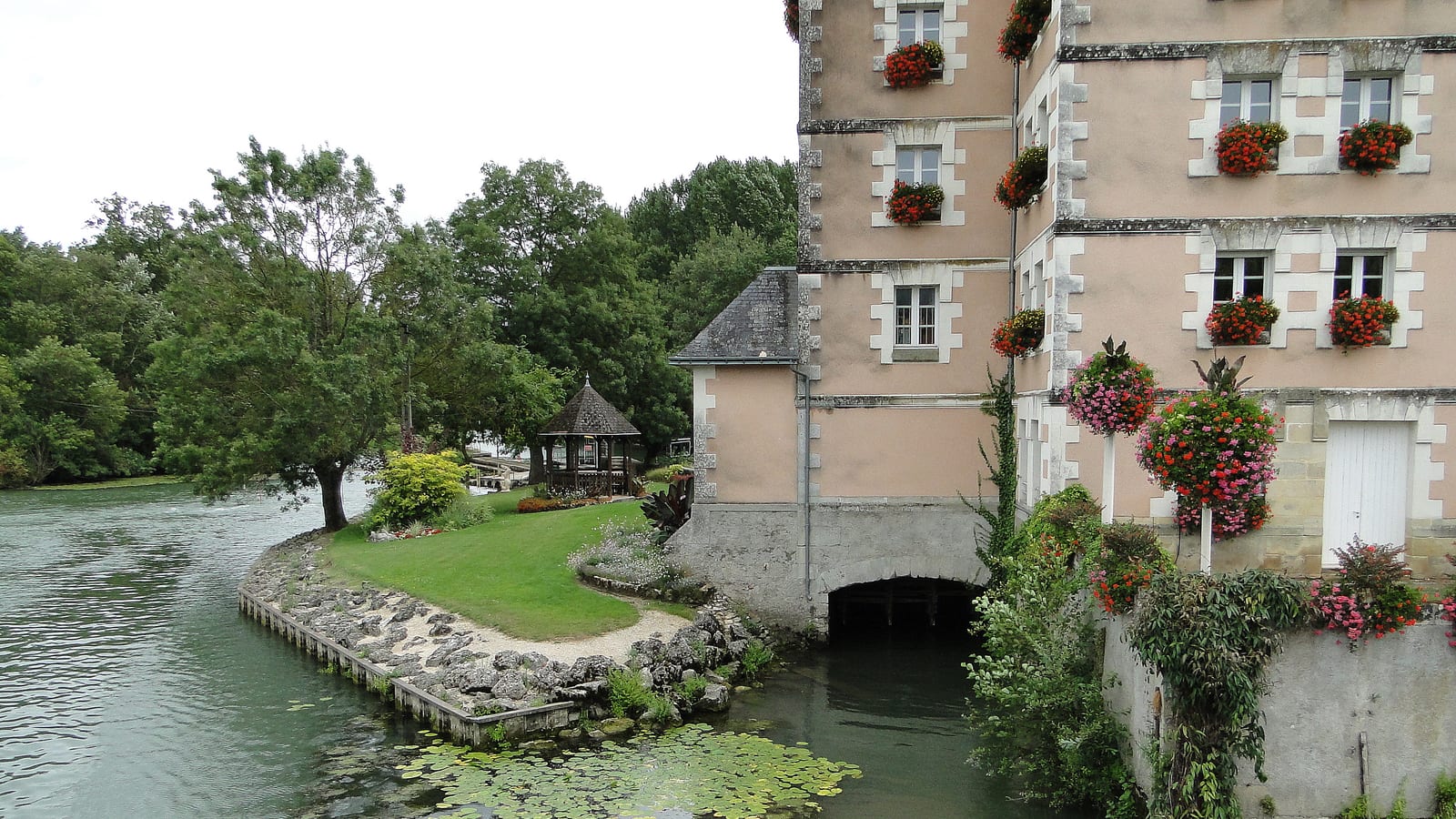 Veigné (Indre-et-Loire)